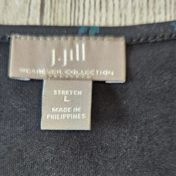 J. Jill Wearever Collection Size Large Abstract V-neck 3/4 Sleeve Top Stretchy - Picture 3 of 6